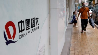 Логотип China Evergrande за пределами здания China Evergrande Center в Гонконге, 23 сентября 2021 г. Фото: Tyrone Siu / Reuters