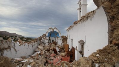 Вид на разрушенную после землетрясения часовню в деревне Ксерокампос на острове Крит, Греция, 12 октября 2021 г. (Stringer / Reuters) 