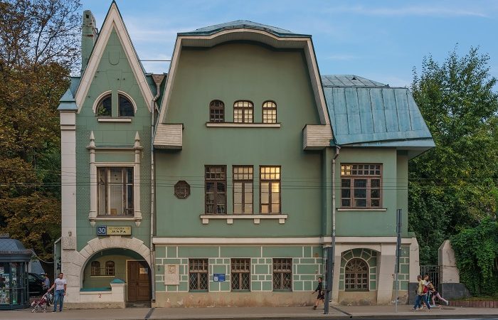 Брюсов Валерий Яковлевич жил в этом доме (Москва, пр. Мира, 30) в 1910—1924. Сейчас там находится музей Серебряного века.  Фото:  A.Savin, WikiCommons/ru.wikipedia.org