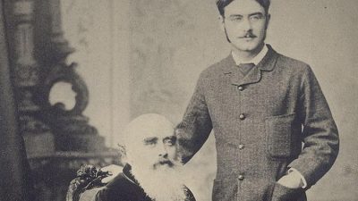 Можем ли мы прислушаться к советам старших? Редьярд Киплинг (справа) со своим отцом, Джоном Локвудом Киплингом, около 1890 года. (PD-US)
