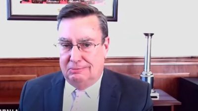 Бывший сенатор штата Калифорния Джоэл Андерсон рассказал, как стал врагом китайской компартии. Фото: скриншот/California Insider/youtube.com   
