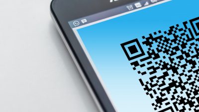 QR-код на телефоне