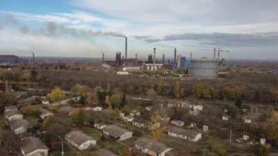 Вид на китайский сталелитейный завод в деревне Радинац, недалеко от города Смедерево, Сербия, 3 ноября 2021 г. Marko Djurica / Reuters