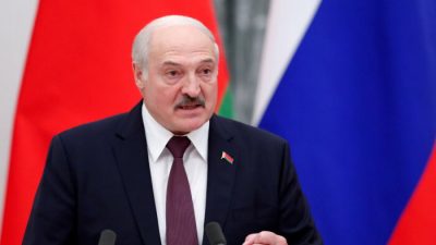 Президент Беларуси Александр Лукашенко выступает на пресс-конференции по итогам переговоров с президентом России Владимиром Путиным в Москве, 9 сентября 2021 г. Shamil Zhumatov/Reuters