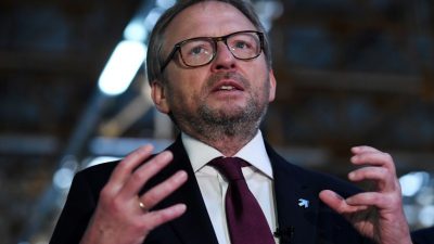 Борис Титов оценил использование российским бизнесом теневых схем во время локдауна. Фотография сделана 13 марта 2018 г. KIRILL KUDRYAVTSEV/AFP via Getty Images