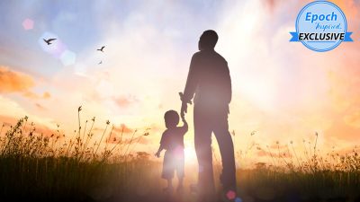 Сыновняя почтительность — это добродетель, которая приближает детей и родителей к божественному благодаря самоотверженному служению друг другу (Jacob_09/ Shutterstock)
