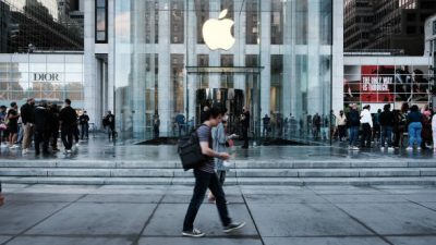 МагазинApple, Нью-Йорк. Фото: Spencer Platt/Getty Images)