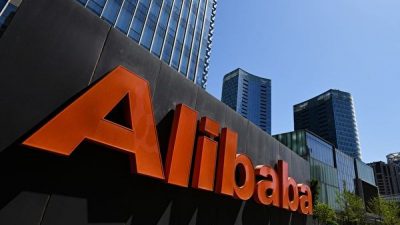 Фасад здания компании Alibaba в Пекине. (GREG BAKER/AFP via Getty Images)