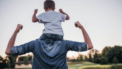 Отец и сын. Фото: Shutterstock