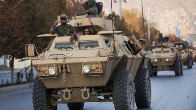 Общий вид военного парада талибов* в Кабуле, Афганистан, 14 ноября 2021 г. (Ali Khara /Reuters)