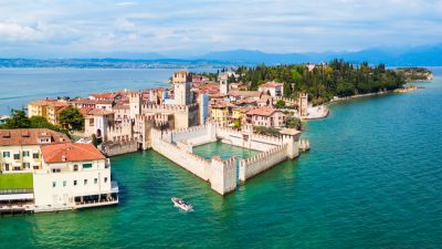 Замок Скалигеров в Сирмионе. (Saiko3p/Shutterstock)