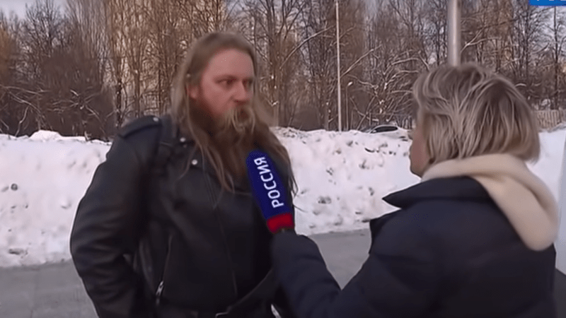 Евгений Тепляков даёт интервью по поводу случившейся потасовки в МГУ. Скриншот/youtube.com