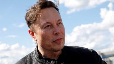 Основатель SpaceX и генеральный директор Tesla Илон Маск на строительной площадке гигафабрики Tesla в Грюнхайде недалеко от Берлина, Германия, 17 мая 2021 г. Фото: Michele Tantussi / Reuters