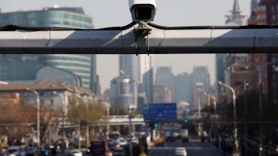 Камера наблюдения снимает улицу в Пекине, Китай, 24 ноября 2021 года. (Carlos Garcia Rawlins/Reuters)