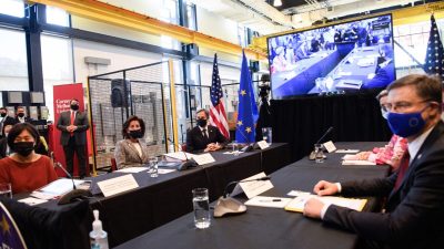 США и ЕС отказываются от торговли с Китаем