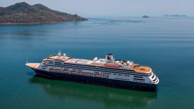 Аэрофотоснимок круизного лайнера Holland America от 27 марта 2020 г. Фото: Luis Acosta/AFP via Getty Images
