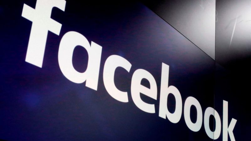 Логотип Facebook на экранах Nasdaq MarketSite на Таймс-сквер, штат Нью-Йорк, 29 марта 2018 г. (изображение: Richard Drew/AP Photo)