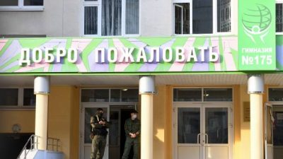 Стрельба в школе. Фото: NATALIA KOLESNIKOVA/AFP via Getty Images)