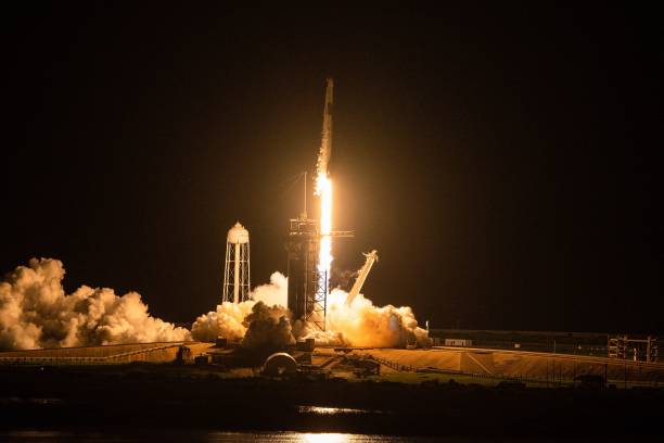 Запуск ракеты SpaceX Falcon. Фото:  9CHANDAN KHANNA/AFP via Getty Images)
