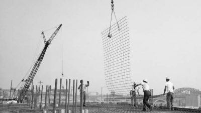 Строительство высоток. Фото: FPG/Archive Photos/Hulton Archive/Getty Images)