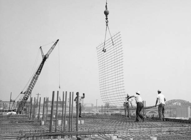 Строительство высоток. Фото: FPG/Archive Photos/Hulton Archive/Getty Images)