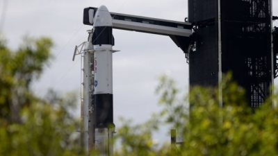 Ракета SpaceX Falcon 9 и капсула Crew Dragon на стартовой площадке 39A в Космическом центре Кеннеди НАСА. Фото: Joe Raedle/Getty Images