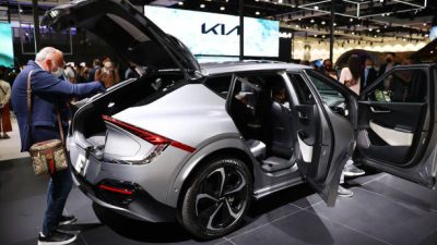 Электрический кроссовер Kia EV6. Фото: Mario Tama/Getty Images)