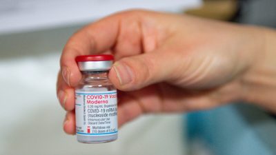 Вакцина Moderna от COVID-19, 7 апреля 2021 года. (Jacob King/WPA Pool/Getty Images) 