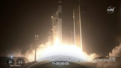 Ракета SpaceX запускается из Космического центра Кеннеди на мысе Канаверал, штат Флорида, 21 декабря 2021 г. Фото: NASA TV via AP/Screenshot via The Epoch Times 