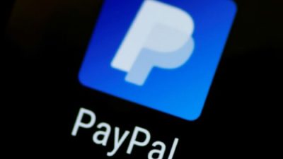 Логотип приложения PayPal на мобильном телефоне на фотографии, сделанной 16 октября 2017 г. Фото: Thomas White/Illustration/REUTERS