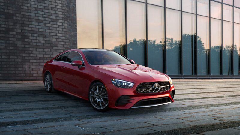 Mercedes-Benz E 450 Coupe 2021 года. (Любезно предоставлено Mercedes-Benz) 