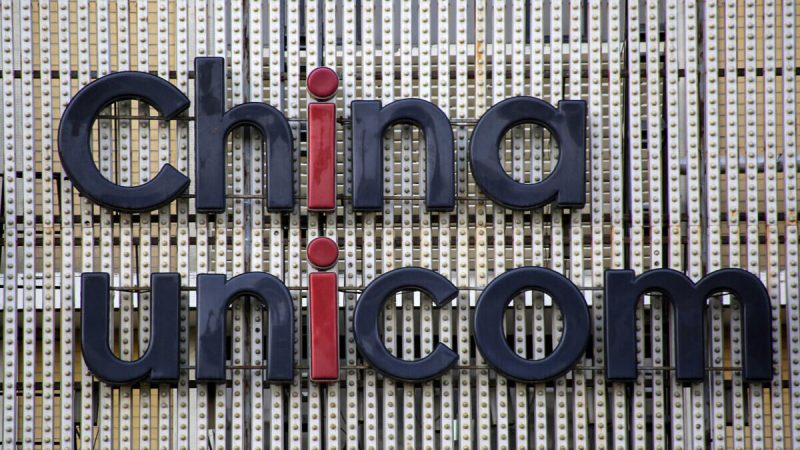 Логотип компании China Unicom в её филиале в Пекине, Китай, 21 апреля 2016 г. Фото: Kim Kyung-Hoon/Reuters
