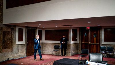 Доктор Энтони Фаучи, главный медицинский советник Белого дома и директор NIAID, на слушаниях в Сенатском комитете по здравоохранению, образованию, труду и пенсиям 11 января 2022 года. (GREG NASH/POOL/AFP via Getty Images.) 