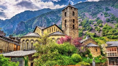 Церковь Сант-Эстеве в Андорре-ла-Велья. (Leonid Andronov/Shutterstock)
