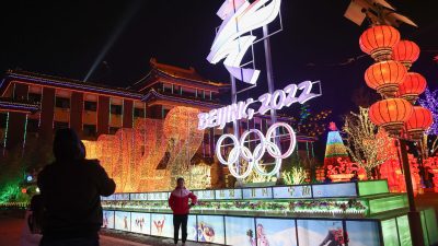 Логотип зимних Олимпийских игр 2022 года в Пекине на ледовом фестивале Яньцин в Пекине, Китай, 26 февраля 2021 года. (Lintao Zhang/Getty Images)
