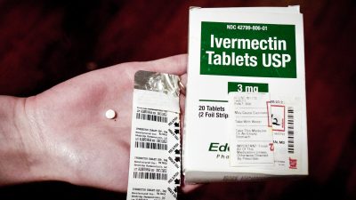 Управление по санитарному надзору за качеством пищевых продуктов и медикаментов США предостерегло от приёма ивермектина при COVID-19, потому что это «лекарство для лошадей». Однако ивермектин на протяжении десятилетий широко назначался для лечения ряда заболеваний, в том числе для лечения вшей, других паразитов и вирусов. Фото: Natasha Holt/The Epoch Times 