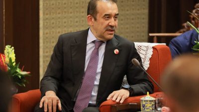Карим Масимов, председатель Совета национальной безопасности Казахстана, встречается с заместителем лидера Китая Ван Цишанем в Чжуннаньхае в Пекине, 8 апреля 2019 г. Фото: Kenzaburo Fukuhara/Pool via Reuters
