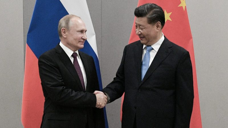 Президент России Владимир Путин с китайским лидером Си Цзиньпином во время их встречи на саммите БРИКС в Бразилии, 13 ноября 2019 г. (Sputnik/Ramil Sitdikov/Kremlin via REUTERS)
