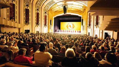 Открытие занавеса на концерте Shen Yun Performing Arts в The Bushnell, The William H. Mortensen Hall, в Хартфорде, штат Коннектикут, 8 февраля 2020 г. (Edward Dye/The Epoch Times.)