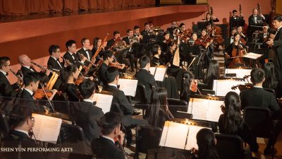 Музыка Shen Yun подчёркивает духовность, являющуюся частью нашего здоровья, которой мы часто пренебрегаем. (Shen Yun Performing Arts)
