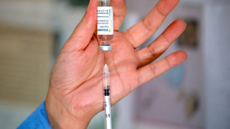 Доза вакцины Vaxzevria AstraZeneca. (Louai Beshara/AFP via Getty Images) 