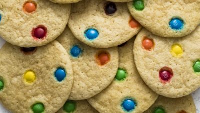 Домашнее печенье M&M очень просто приготовить. (Ashley Moore)