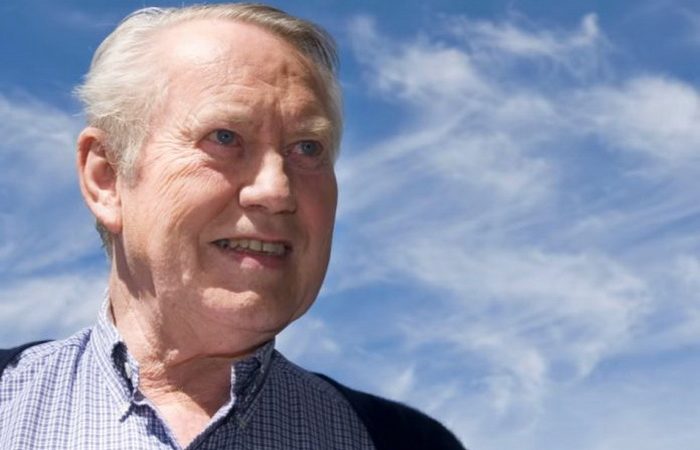 За последние 40 лет Чак Фини пожертвовал  млрд США благотворительным организациям. (Atlanticphilanthropies.org via YouTube.) 