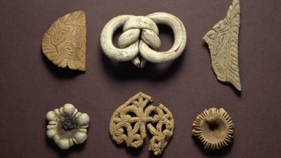 Старинное печенье 1300-летней давности хорошо сохранило свою форму. (Image: via The British Museum.) 