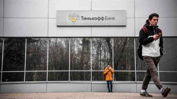 «Тинькофф фонд» хочет помочь украинским беженцам и раненым россиянам Банк «Тинькофф». Фото: ALEXANDER NEMENOV/AFP via Getty Images