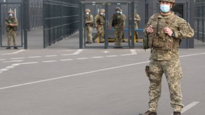 Контрольно-пропускной пункт в Счастье на Донбассе. Фото: y BENOIT DOPPAGNE/BELGA MAG/AFP via Getty Images