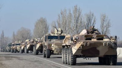 Военная тяжёлая техника. Фото: VYACHESLAV OSELEDKO/AFP via Getty Images)