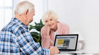 Некоторые считают родителей самыми важными людьми, а для других самым ценным человеком является супруг. Фото: Lightfieldstudiosprod via Dreamstime