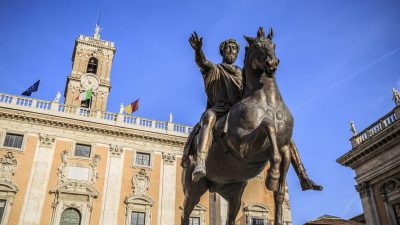 Площадь Пьяцца-дель-Кампидольо в Риме, Италия. (Фото: iStock.com-989569508/ License)