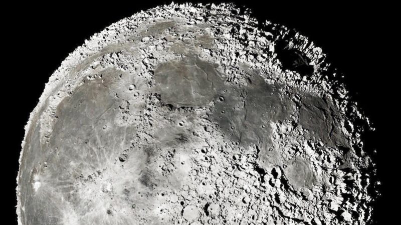 Фотограф использует 200 тысяч снимков Луны для отражения её рельефа Астрофотограф использует 200 тысяч фотографий Луны для полного её изображения. (Courtesy of Andrew McCarthy and @cosmic_background)